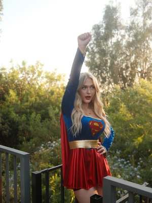 Alyvia Alyn Lind