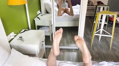 Nadržená dívka Eva Elfie šuká při telefonování