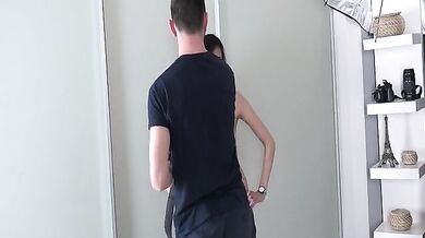Brýlatá cikánka na castingu