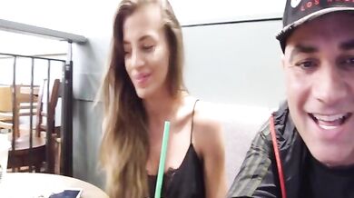 Češka Silvia Dellai si užívá obřího ptáka všude!