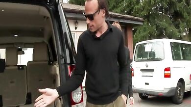 Češka Chelsy Sun šukající v kufru od auta