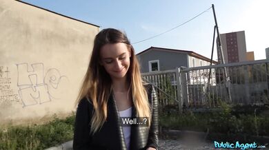 Štíhlá blondýnka z ulice ošukaná pořádným pérem zezadu