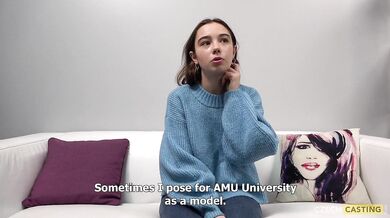 Teen amatérka Uliana ukáže své sexy nahé tělo