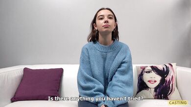 Teen amatérka Uliana ukáže své sexy nahé tělo