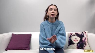 Teen amatérka Uliana ukáže své sexy nahé tělo