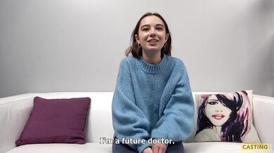 Teen amatérka Uliana ukáže své sexy nahé tělo