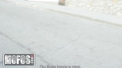 Mrdání s mladou kundičkou Bella Rico na ulici