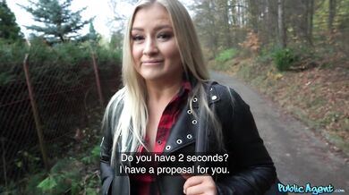 Kuřba v lese a ošukání za rychlý prachy s Cayla Lyons