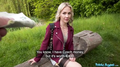 Blondýnka chce šukat bez kondomu pro lepší prožitek