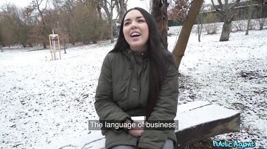 Prsatá tmavovláska Diana Rius šuká za rychlý prachy