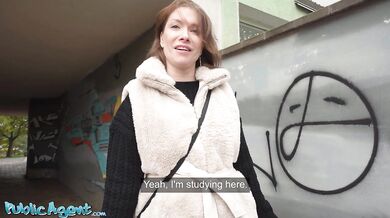Prsatka z ulice Amanda Lee roztáhne nohy pro rychlý prachy