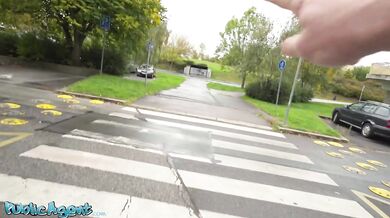 Prsatka z ulice Amanda Lee roztáhne nohy pro rychlý prachy