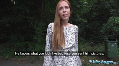 Kráska Holly Molly si nechá protáhnout análek za prachy
