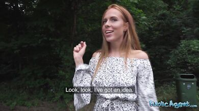 Kráska Holly Molly si nechá protáhnout análek za prachy