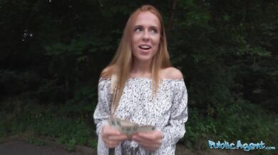 Kráska Holly Molly si nechá protáhnout análek za prachy
