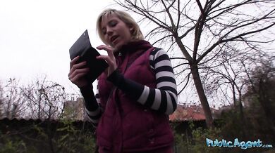 Domácí ošukání fit blond kundičky Gabrielle Hell