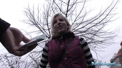 Domácí ošukání fit blond kundičky Gabrielle Hell