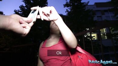 Sex tmavovláska s pěknou prdelkou vyjebaná za rychlý prachy