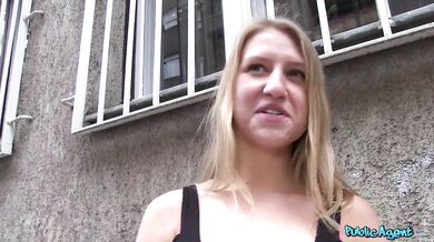 19letá ruská blondýnka Milana Blanc ošukaná za rychlý prachy