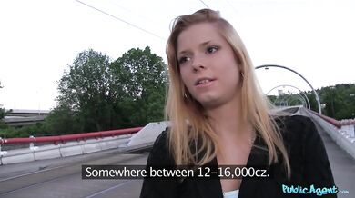 Stydlivá blondýnka Chrissy Fox ošukaná v podvečer pořádným ptákem