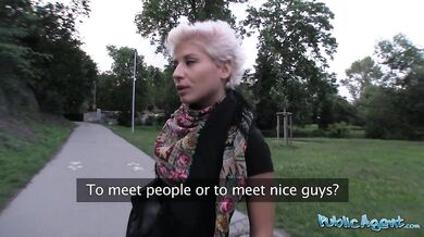 Lesbička vyzkouší po dlouhé době pořádného ptáka za rychlý prachy