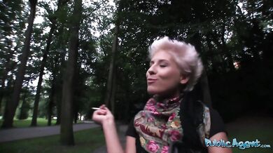 Lesbička vyzkouší po dlouhé době pořádného ptáka za rychlý prachy