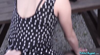Sexy prdelka Anastasia Brokelyn ošukaná na chatě v přírodě