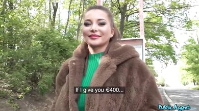 Sexy kozatá Anna Polina ošukaná Public Agentem za prachy