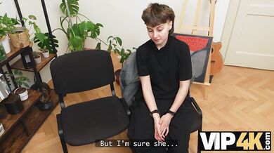 Lesbička ošukaná před svou přítelkyní