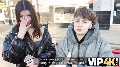 Lesbička ošukaná před svou přítelkyní