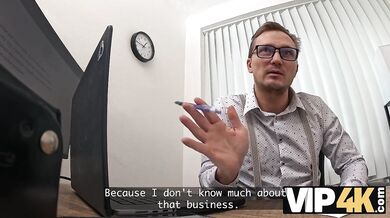 Zrzavá kundička musí sundat kalhotky kvůli půjčce