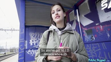 Kundička z vlaku Jessika Knight ošukaná za rychlý prachy