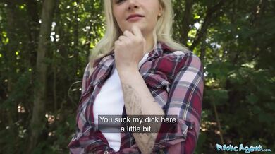 Pořádně ošukaná sexy prdelka Amber Kawaii Public Agentem