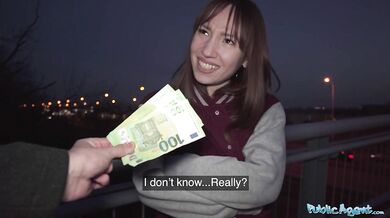 Sexy prdelka Kate Quinn šuká s pořádným ptákem za eura