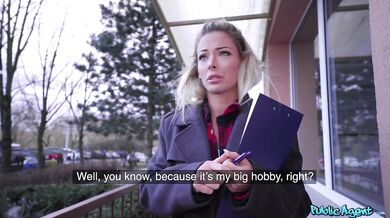 Blondýnka Isabelle Deltore nikdy eura za uspokojení neodmítá