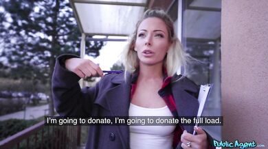 Blondýnka Isabelle Deltore nikdy eura za uspokojení neodmítá