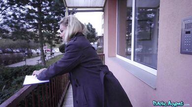 Blondýnka Isabelle Deltore nikdy eura za uspokojení neodmítá
