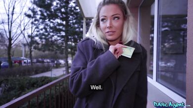 Blondýnka Isabelle Deltore nikdy eura za uspokojení neodmítá