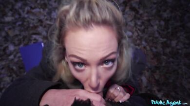 Blondýnka Isabelle Deltore nikdy eura za uspokojení neodmítá