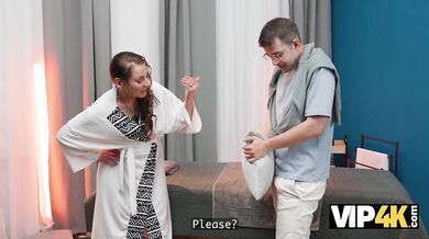 Zralá nadržená žena ošuká nevlastního syna své kamarádky