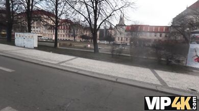 Blondýna Megan Crown ošukaná před svým manželem