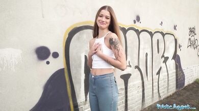 Kráska Olivia Sparkle vyplněná pořádným pérem