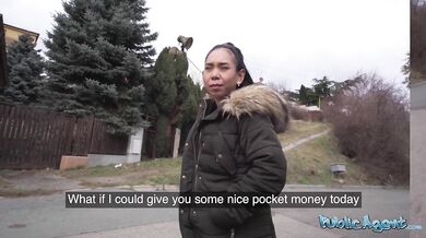 Drobná Asiatka ošukaná velkým ptákem za rychlý prachy