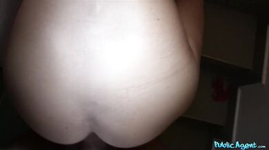 23letá štíhlá blondýnka za rychlý prachy