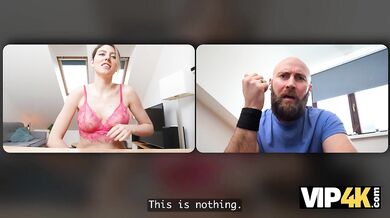 Ošukaná cizím chlapem během videohovoru se svým manželem