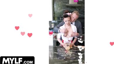 Oddaná tradiční manželka Alison Rey slouží svému manželovi všemi možnými způsoby