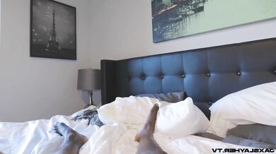 Plnoštíhlá bílá BBW Sofia Vivana miluje šukání s černým ptákem