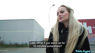 Našli jsme nejvíc sexy MILF v Praze a on ji pak ošukal