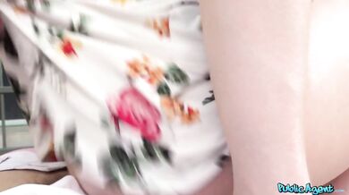 Špinavá sexy americká zrzavá kráska se ztratí v České republice