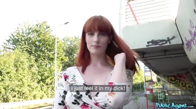 Špinavá sexy americká zrzavá kráska se ztratí v České republice